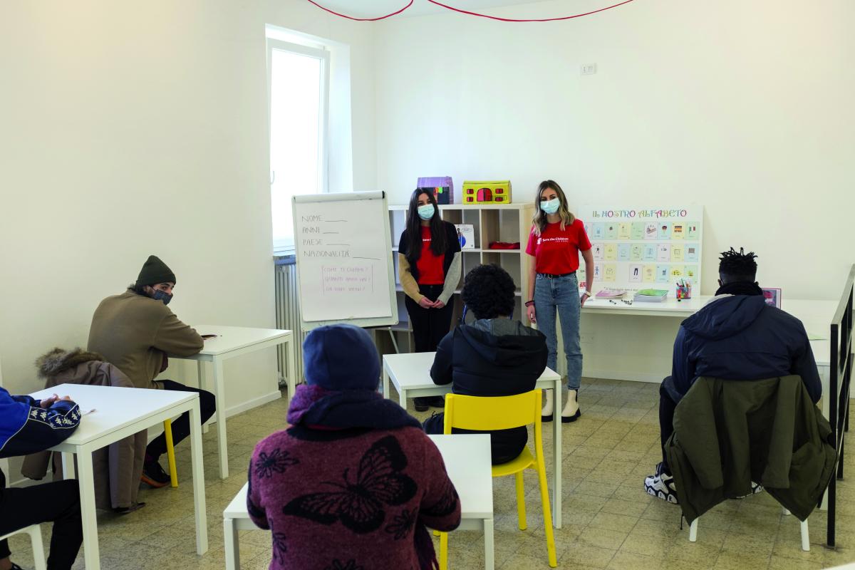 Studenti ed insegnanti nei nuovi spazi di CivicoZero a Torino